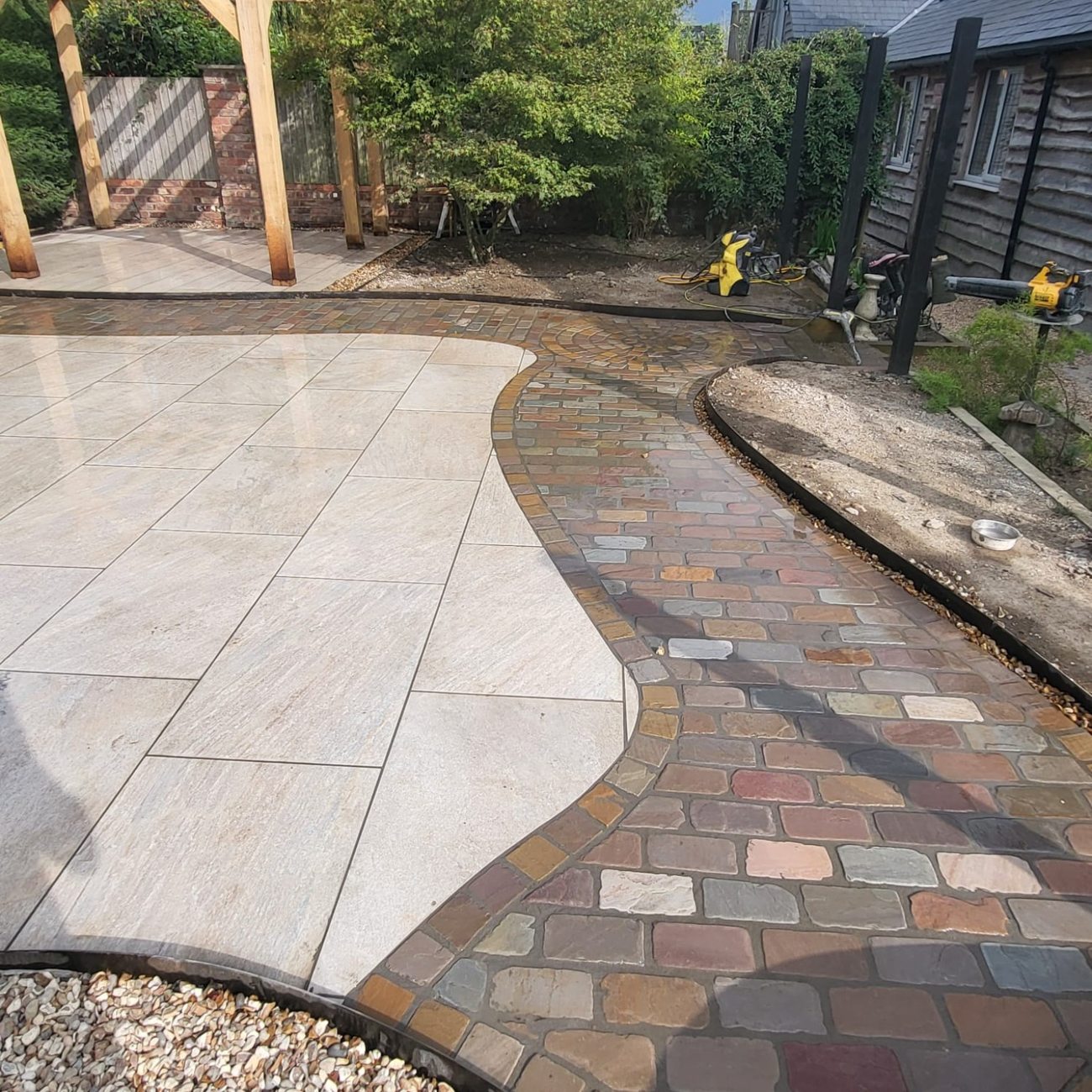 Curved garden patio